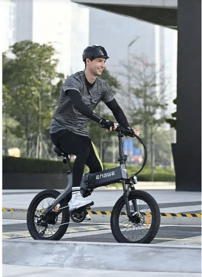 英格威電動(dòng)車 引領(lǐng)年輕一代出行新風(fēng)尚